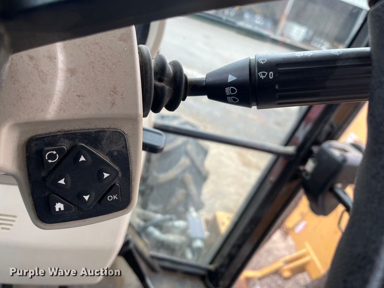 image for item MN9366 2017 Massey Ferguson 5713SL  MFWD tractor