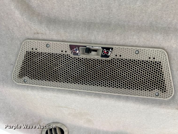 image for item MN9366 2017 Massey Ferguson 5713SL  MFWD tractor