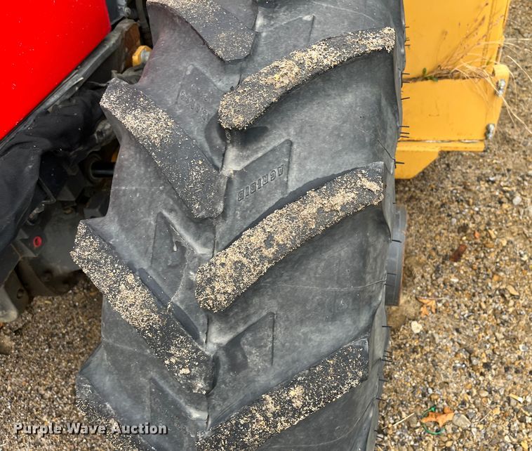 image for item MN9366 2017 Massey Ferguson 5713SL  MFWD tractor