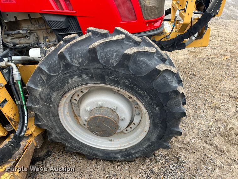 image for item MN9366 2017 Massey Ferguson 5713SL  MFWD tractor