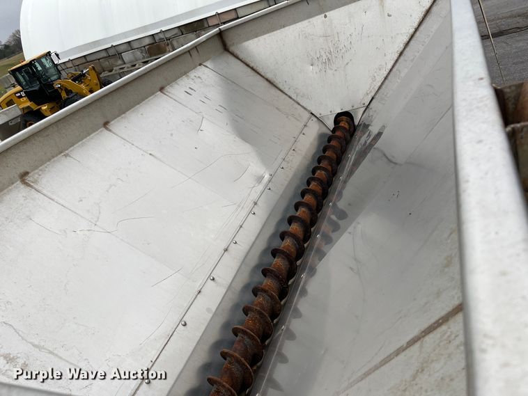 image for item MN9368 2011 Freightliner Business Class M2  flatbed truck