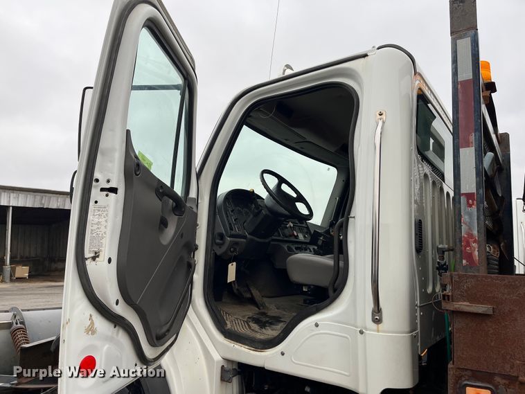 image for item MN9368 2011 Freightliner Business Class M2  flatbed truck