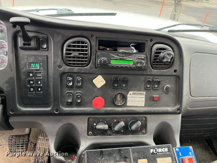 image for item MN9368 2011 Freightliner Business Class M2  flatbed truck