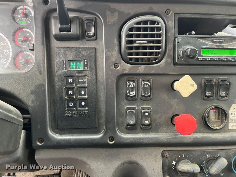 image for item MN9368 2011 Freightliner Business Class M2  flatbed truck