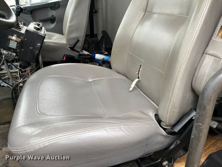 image for item MN9368 2011 Freightliner Business Class M2  flatbed truck