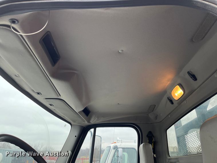 image for item MN9368 2011 Freightliner Business Class M2  flatbed truck