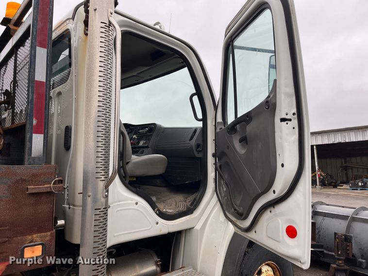 image for item MN9368 2011 Freightliner Business Class M2  flatbed truck