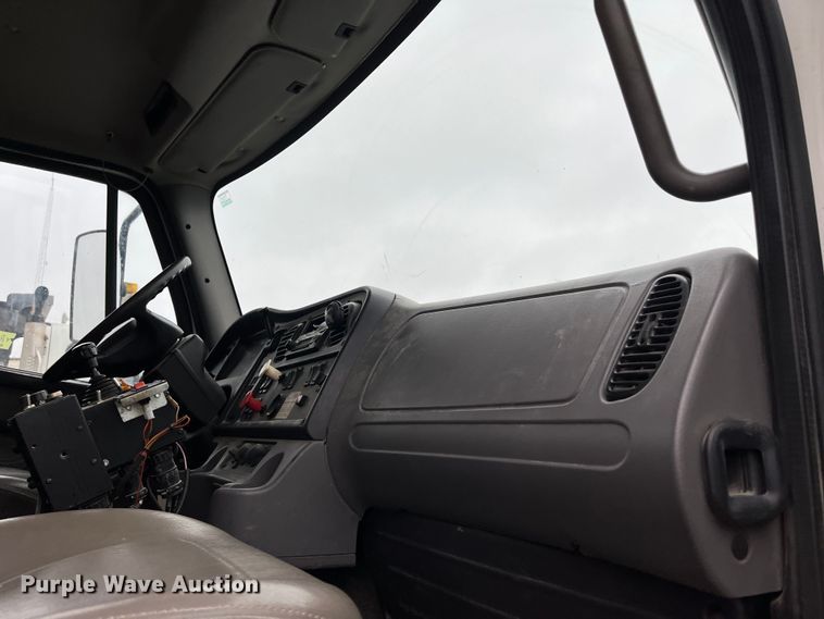 image for item MN9368 2011 Freightliner Business Class M2  flatbed truck