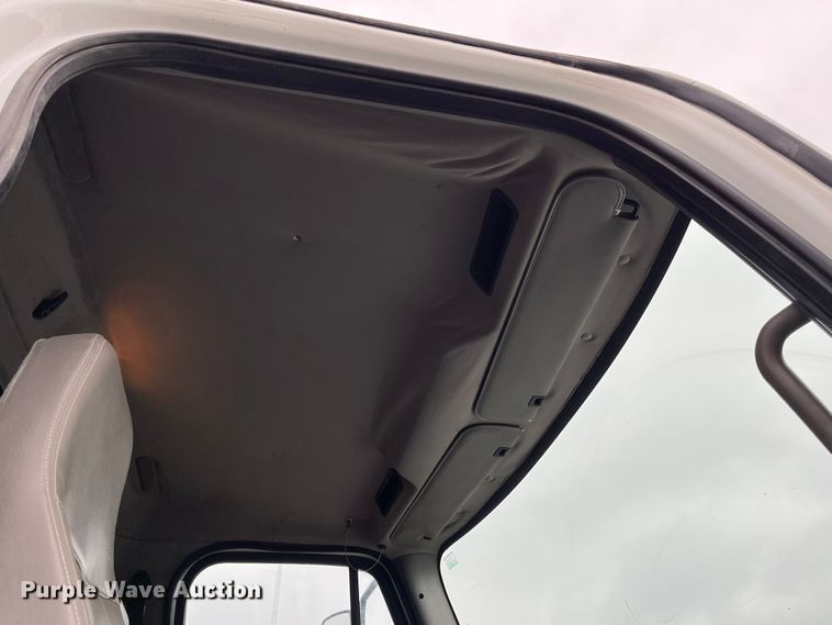 image for item MN9368 2011 Freightliner Business Class M2  flatbed truck