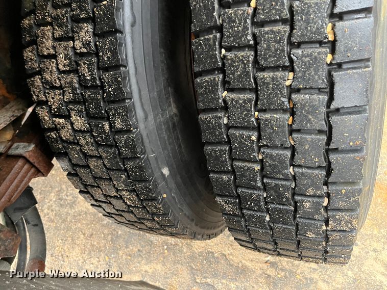 image for item MN9368 2011 Freightliner Business Class M2  flatbed truck