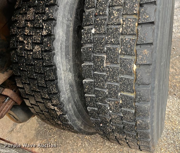 image for item MN9368 2011 Freightliner Business Class M2  flatbed truck