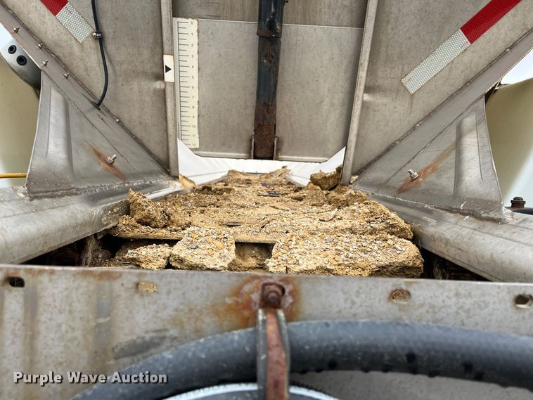 image for item MN9370 2012 Freightliner Business Class M2  flatbed truck