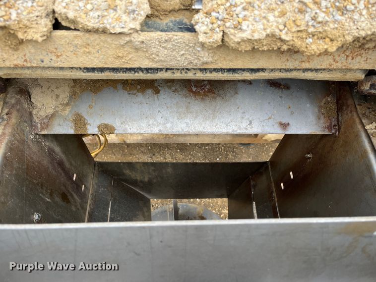 image for item MN9370 2012 Freightliner Business Class M2  flatbed truck