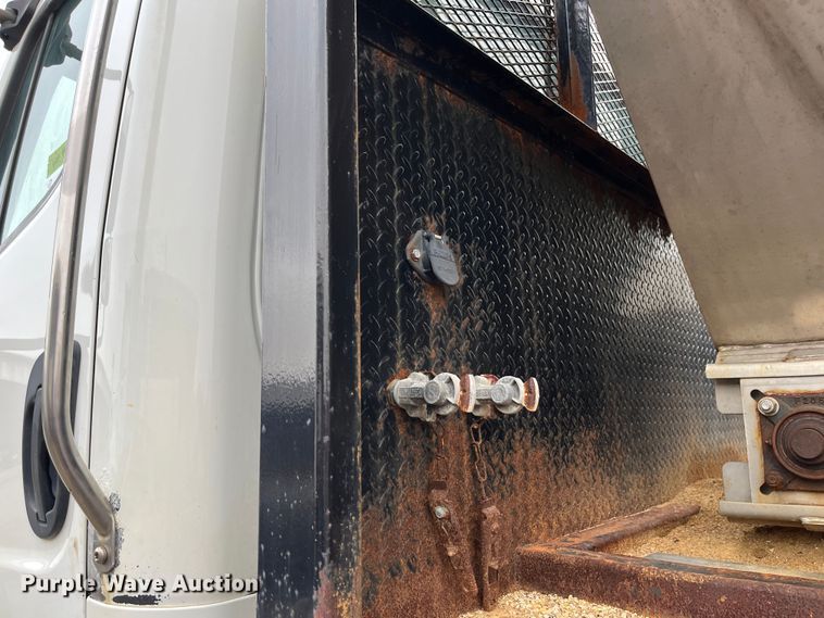 image for item MN9370 2012 Freightliner Business Class M2  flatbed truck