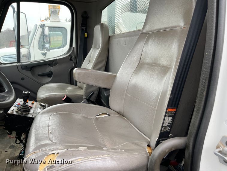 image for item MN9370 2012 Freightliner Business Class M2  flatbed truck