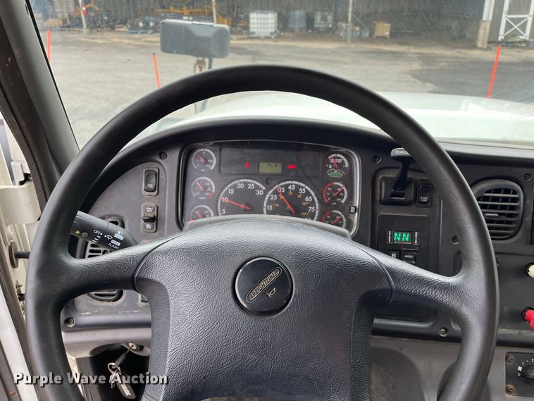 image for item MN9370 2012 Freightliner Business Class M2  flatbed truck