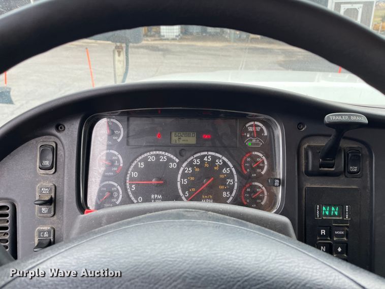 image for item MN9370 2012 Freightliner Business Class M2  flatbed truck