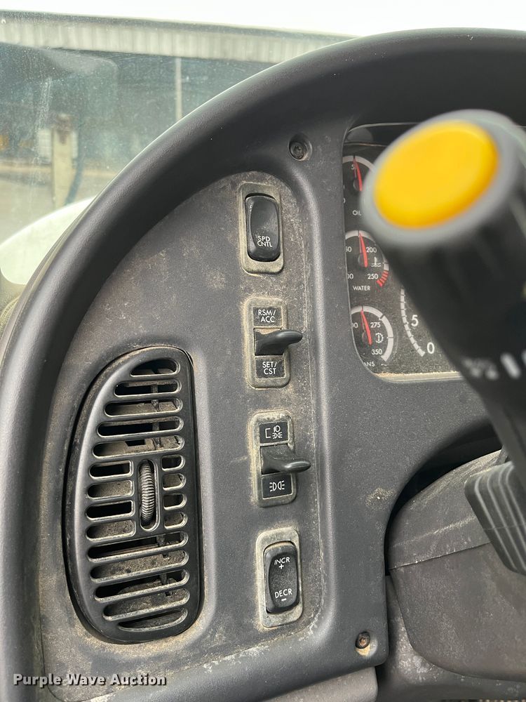 image for item MN9370 2012 Freightliner Business Class M2  flatbed truck