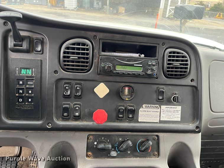 image for item MN9370 2012 Freightliner Business Class M2  flatbed truck