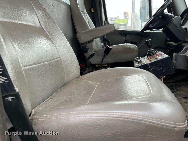 image for item MN9370 2012 Freightliner Business Class M2  flatbed truck