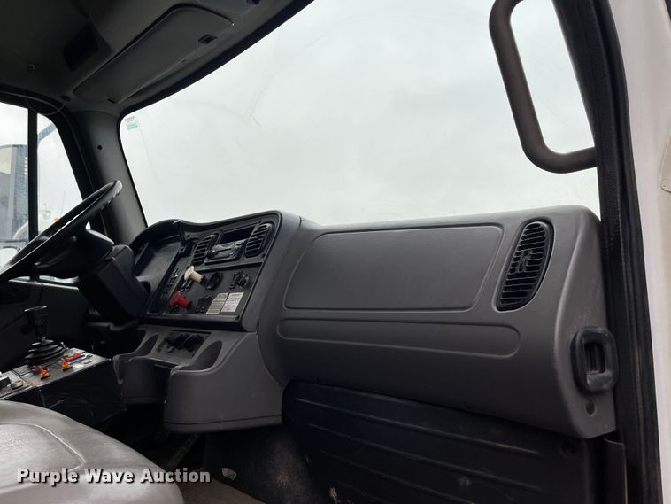 image for item MN9370 2012 Freightliner Business Class M2  flatbed truck