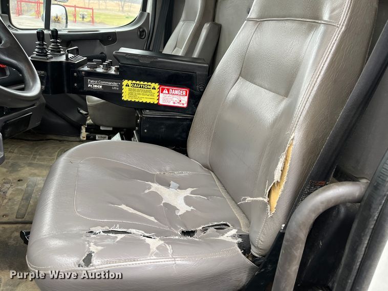 image for item MN9371 2013 Freightliner 108SD  dump truck