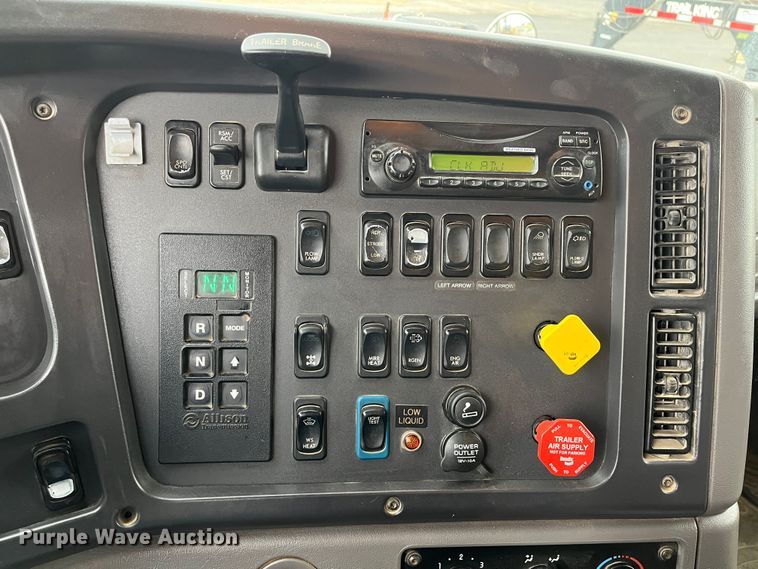 image for item MN9371 2013 Freightliner 108SD  dump truck