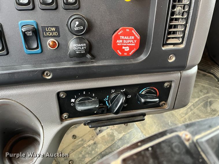 image for item MN9371 2013 Freightliner 108SD  dump truck