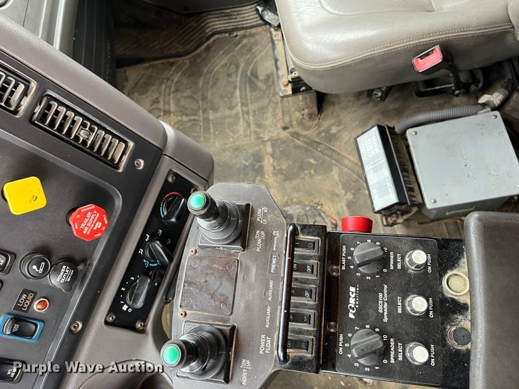 image for item MN9371 2013 Freightliner 108SD  dump truck