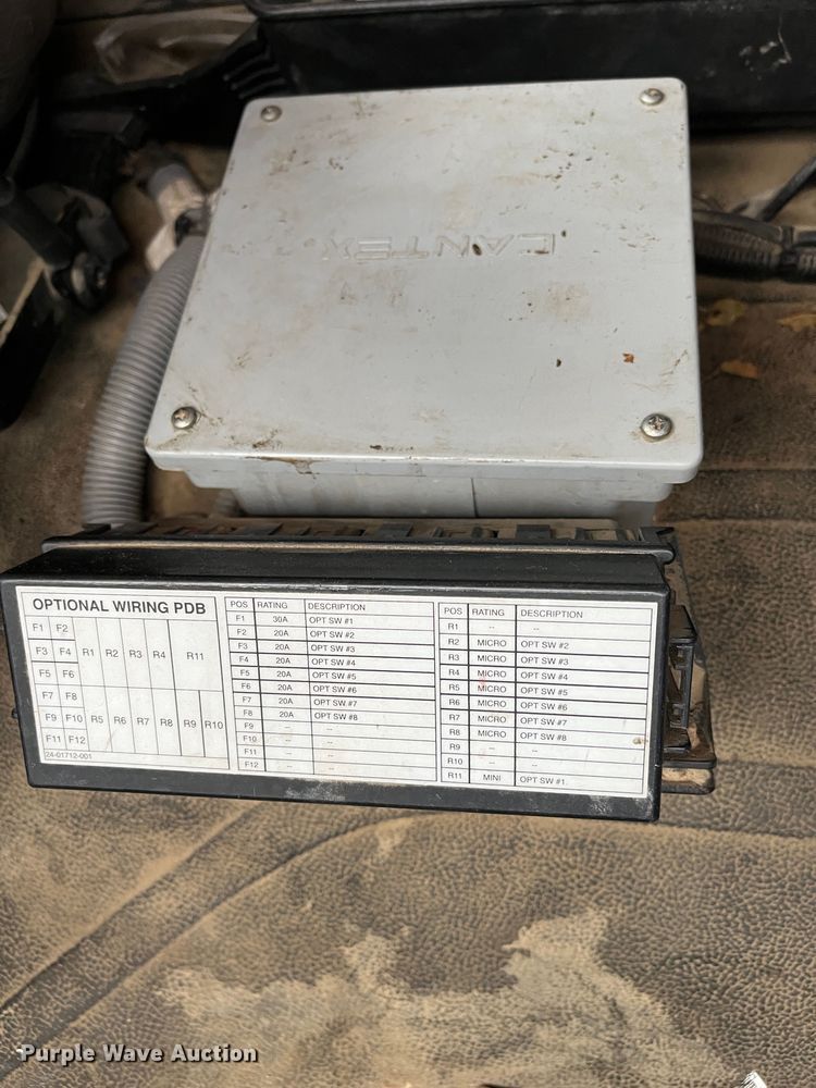 image for item MN9371 2013 Freightliner 108SD  dump truck