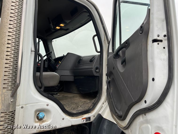 image for item MN9371 2013 Freightliner 108SD  dump truck