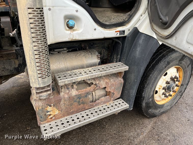 image for item MN9371 2013 Freightliner 108SD  dump truck