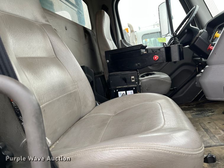 image for item MN9371 2013 Freightliner 108SD  dump truck