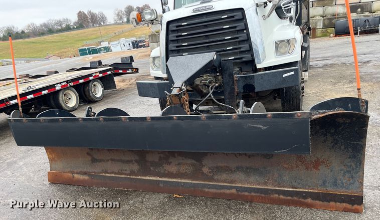 image for item MN9371 2013 Freightliner 108SD  dump truck