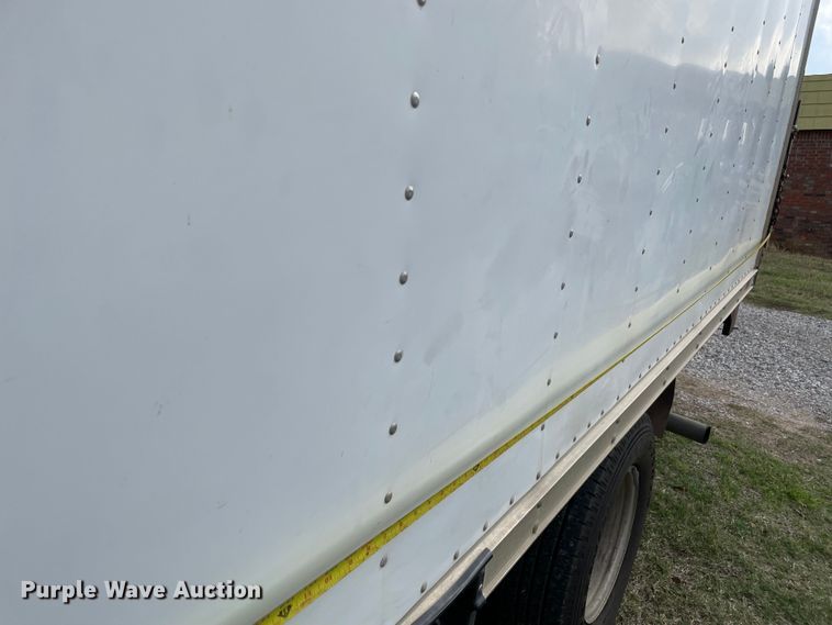 image for item MR9515 2004 Chevrolet Express 3500  box truck