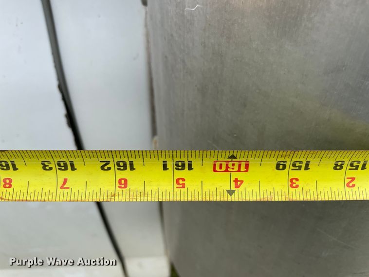 image for item MR9515 2004 Chevrolet Express 3500  box truck