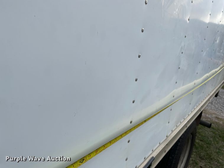 image for item MR9515 2004 Chevrolet Express 3500  box truck