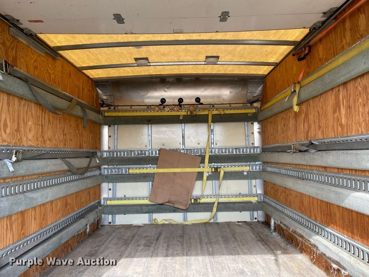 image for item MR9515 2004 Chevrolet Express 3500  box truck