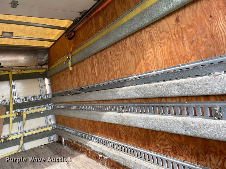 image for item MR9515 2004 Chevrolet Express 3500  box truck