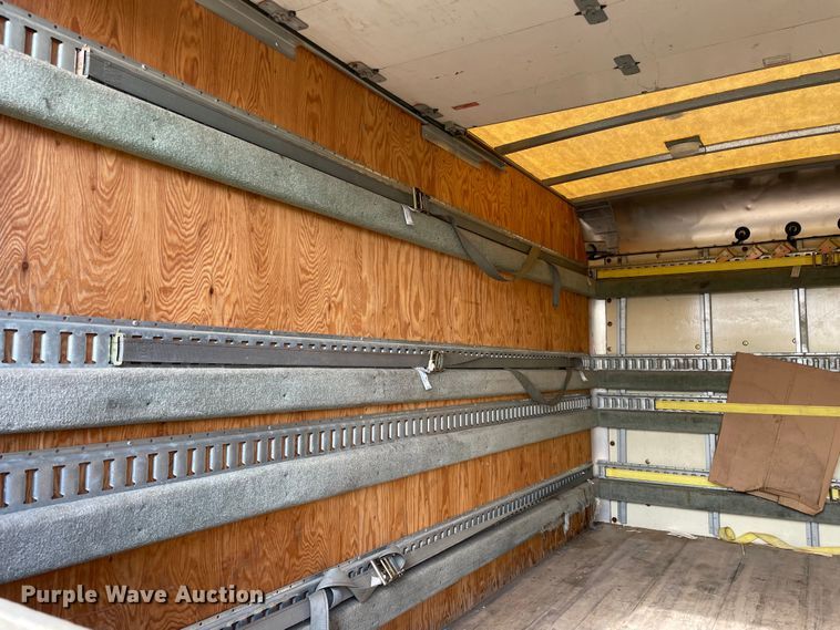 image for item MR9515 2004 Chevrolet Express 3500  box truck