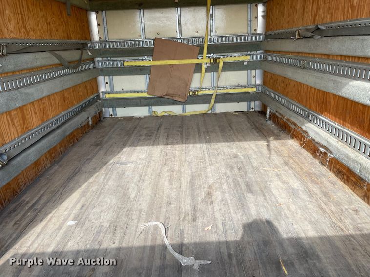 image for item MR9515 2004 Chevrolet Express 3500  box truck