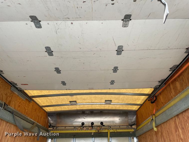 image for item MR9515 2004 Chevrolet Express 3500  box truck