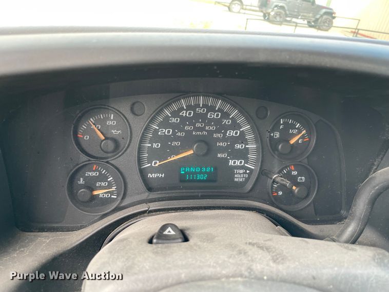 image for item MR9515 2004 Chevrolet Express 3500  box truck