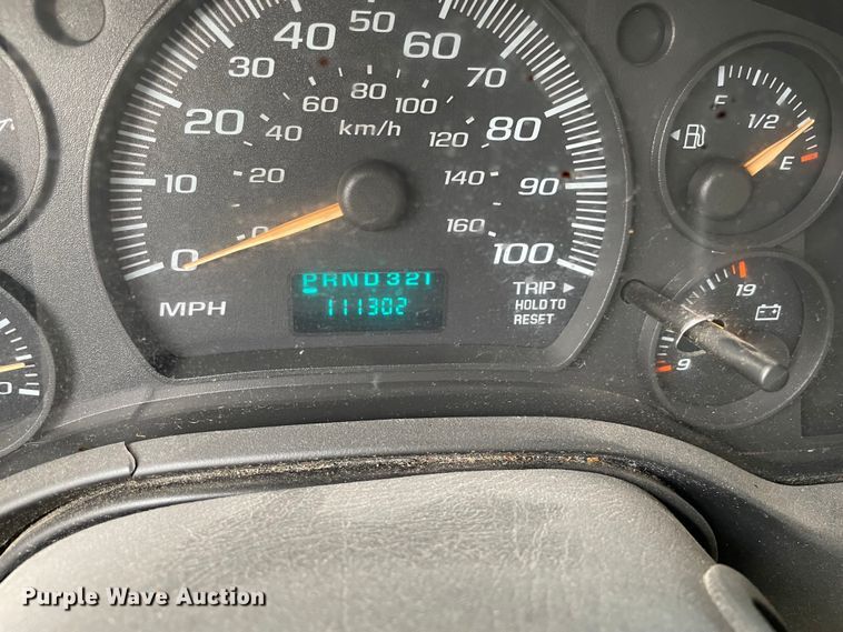 image for item MR9515 2004 Chevrolet Express 3500  box truck