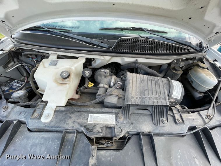 image for item MR9515 2004 Chevrolet Express 3500  box truck