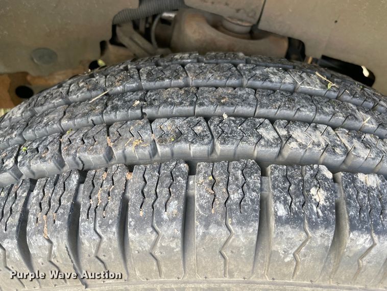 image for item MR9515 2004 Chevrolet Express 3500  box truck