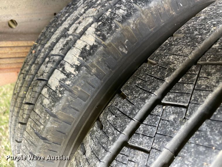 image for item MR9515 2004 Chevrolet Express 3500  box truck