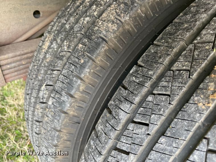 image for item MR9515 2004 Chevrolet Express 3500  box truck