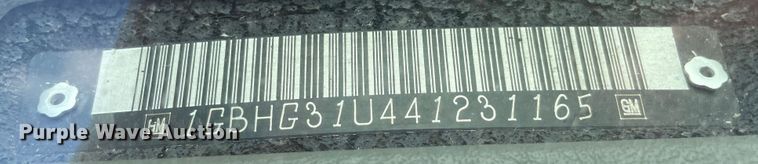 image for item MR9515 2004 Chevrolet Express 3500  box truck