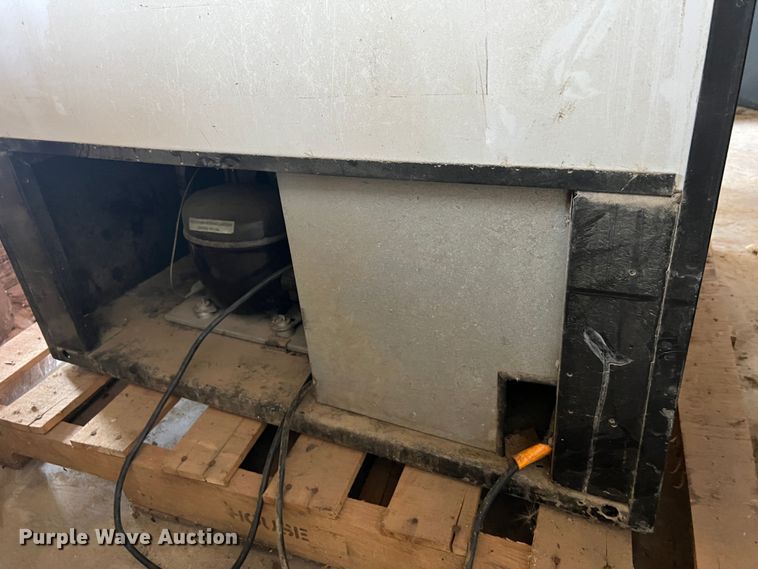 image for item MS9030 Dixie-Narco DNCB522MC7300-6  vending machine